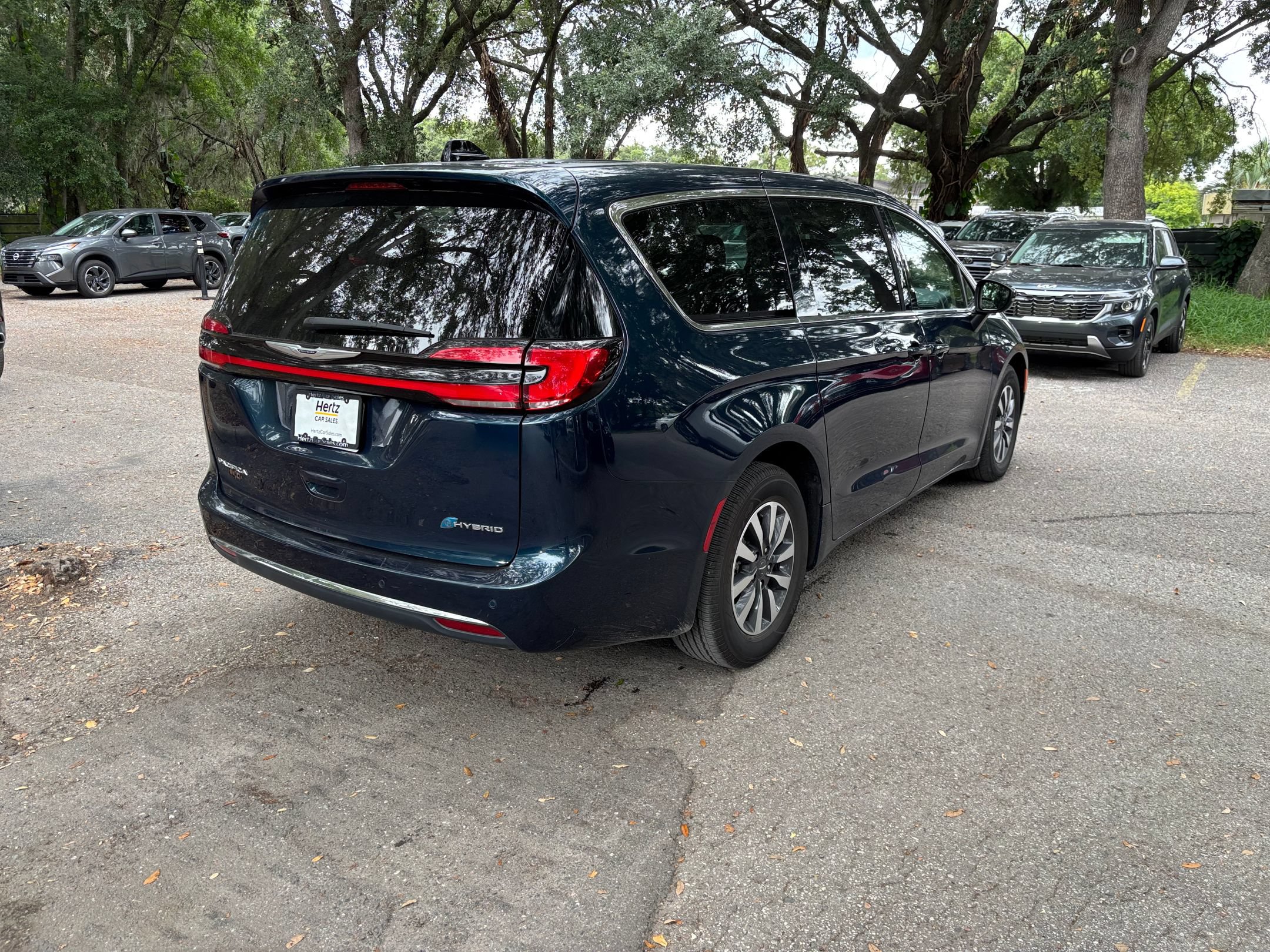 Used 2023 Chrysler Pacifica Touring-L FWD image 15
