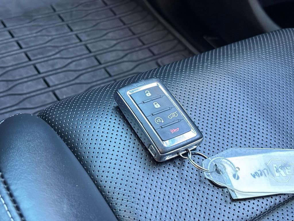 Used 2023 Jeep Grand Cherokee Overland w/ Luxury Tech Group IV image 28