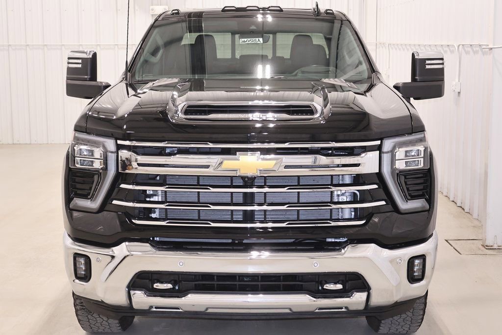 Used 2025 Chevrolet Silverado 2500 LTZ w/ LTZ Premium Package image 4