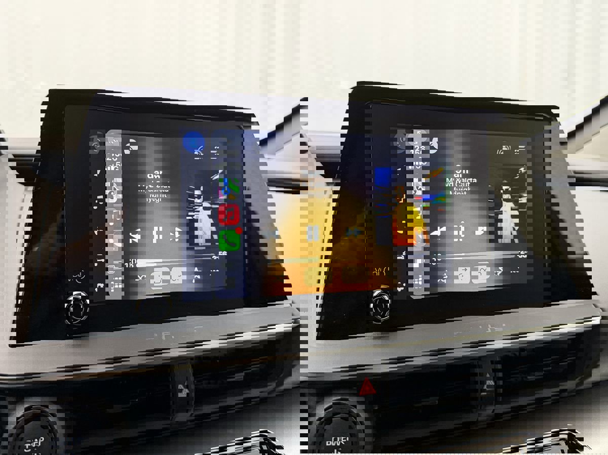 Used 2025 Toyota Prius LE image 22