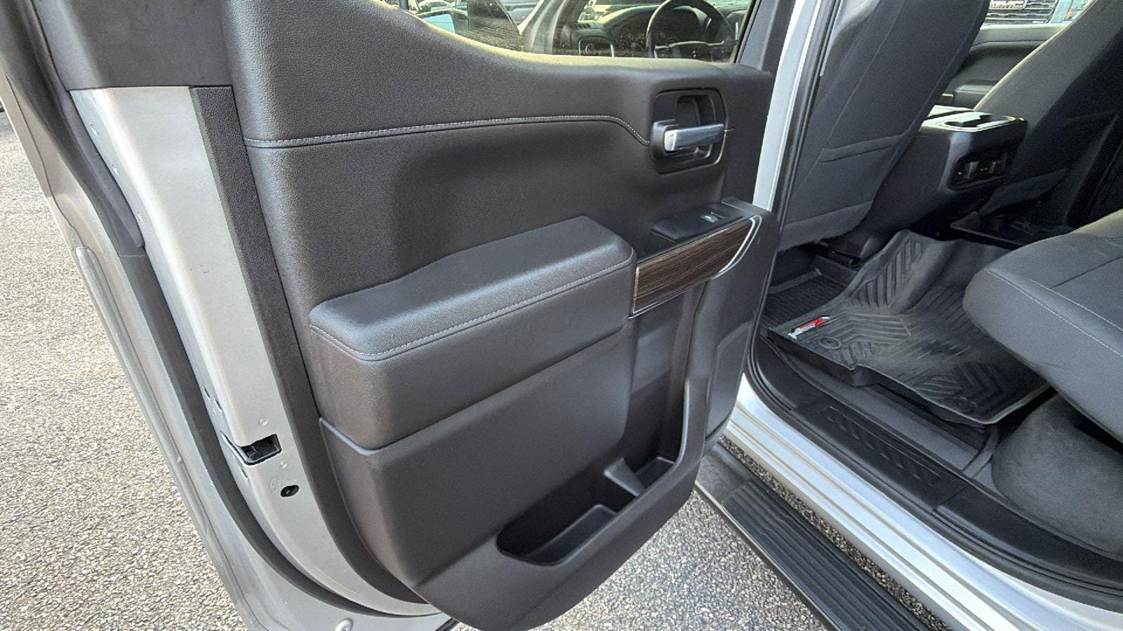 Used 2022 Chevrolet Silverado 1500 RST AWD/4WD image 17