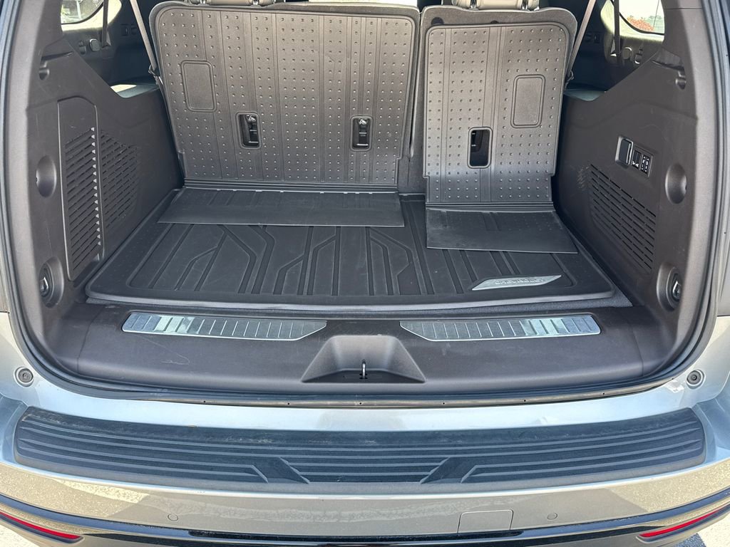 Used 2023 Chevrolet Suburban Z71 w/ Luxury Package image 18