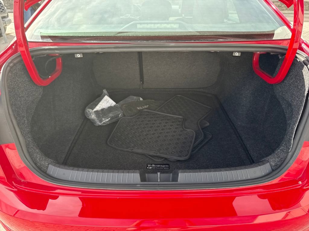 Certified 2021 Volkswagen Jetta R-Line image 25