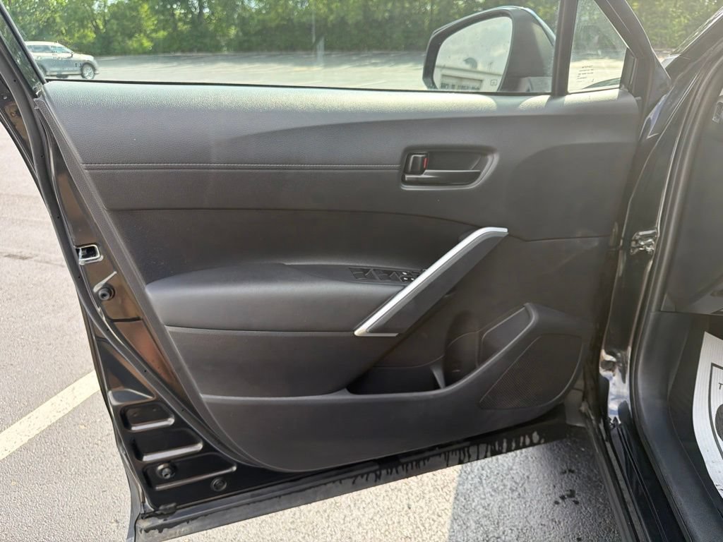 Used 2023 Toyota Corolla Cross LE w/ Moonroof Package AWD/4WD image 18