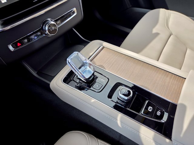 New 2027 Volvo XC90 B6 Plus AWD/4WD image 25