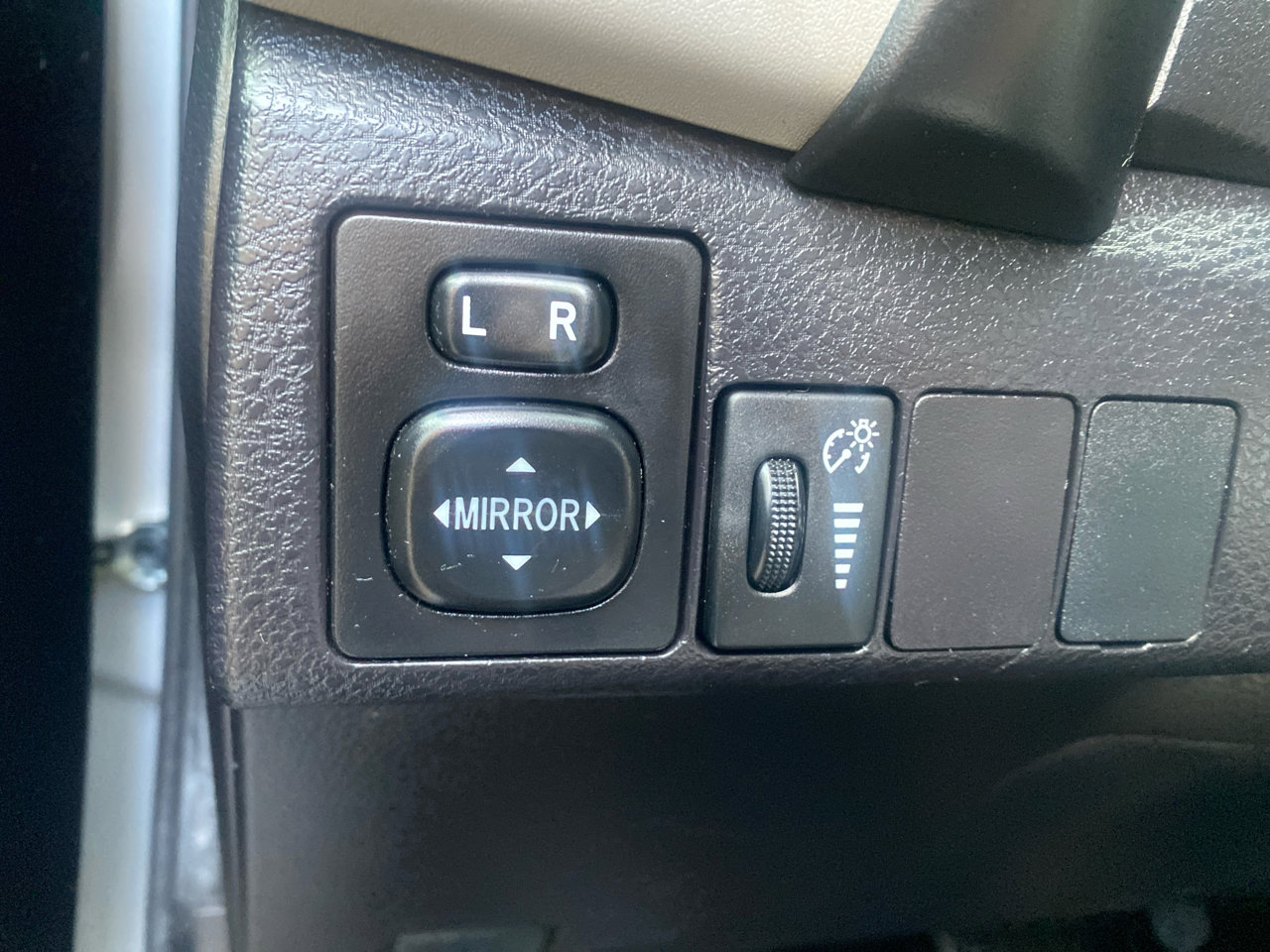 Used 2018 Toyota Corolla LE image 18