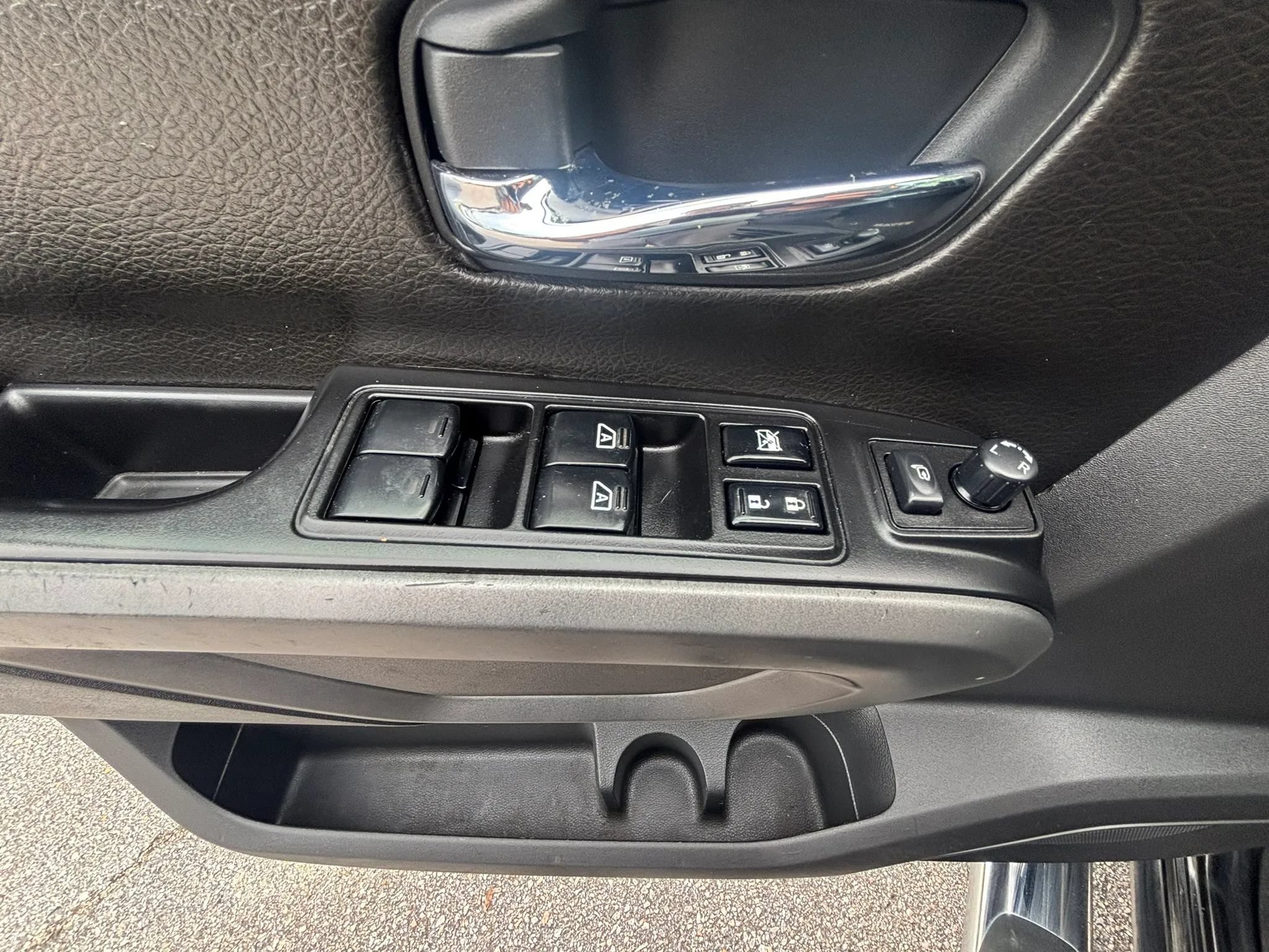 Used 2015 Nissan Titan SL w/ SL Heavy Metal Package AWD/4WD image 23