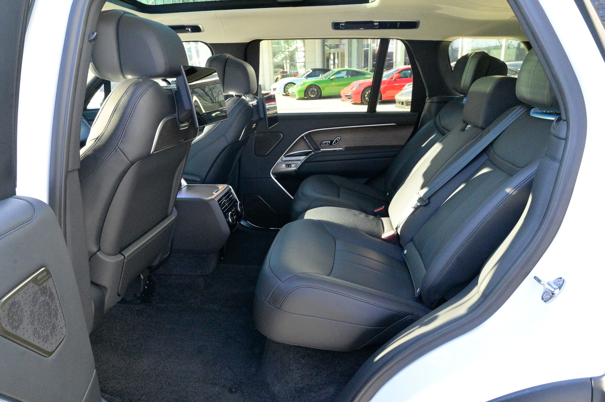 Used 2025 Land Rover Range Rover Long Wheelbase Autobiography image 36