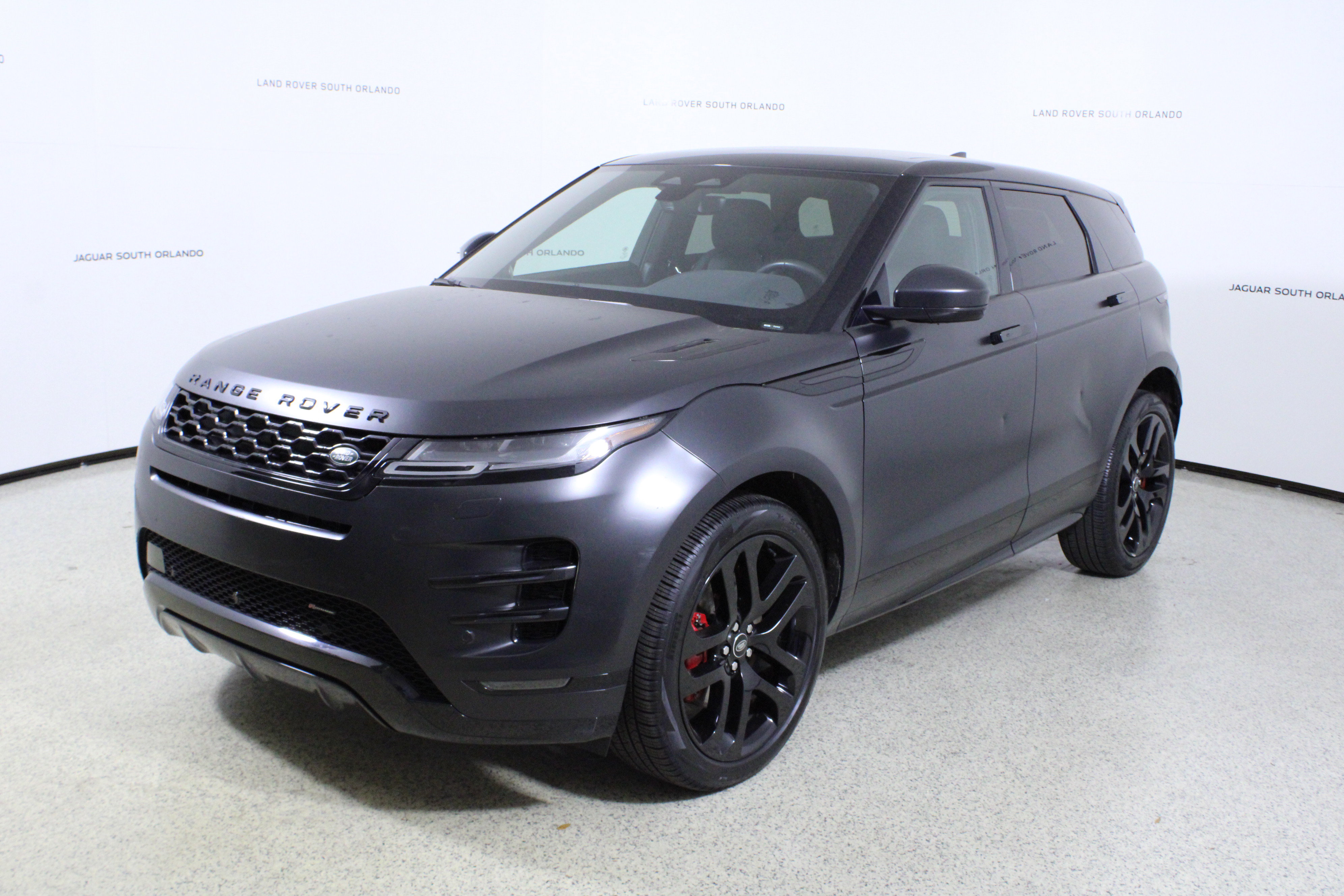 Used 2023 Land Rover Range Rover Evoque R-Dynamic SE image 4