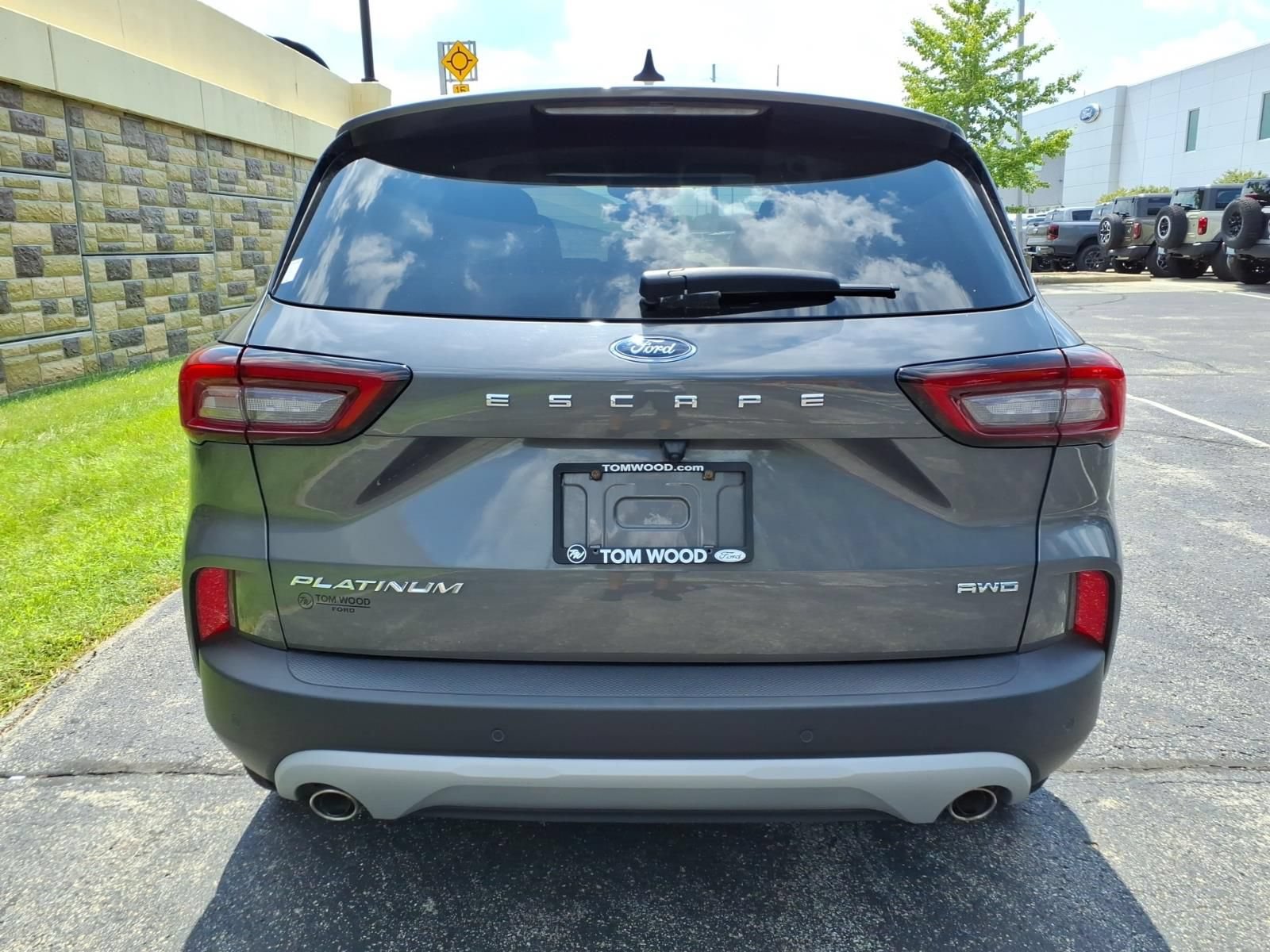 Used 2023 Ford Escape Platinum AWD/4WD image 9