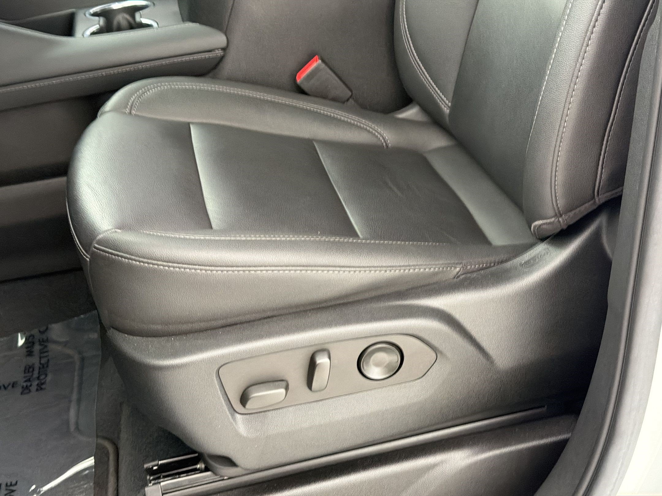 Used 2022 Chevrolet Tahoe Z71 w/ Luxury Package AWD/4WD image 16