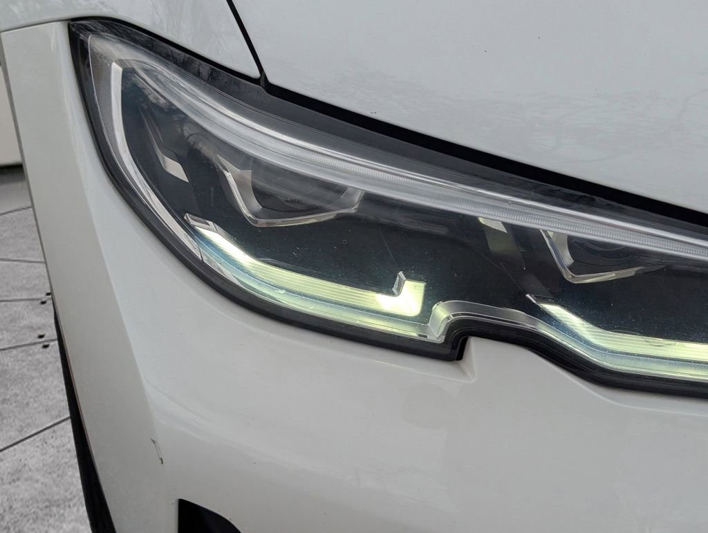Used 2022 BMW 330i Sedan w/ Driving Assistance Package image 9