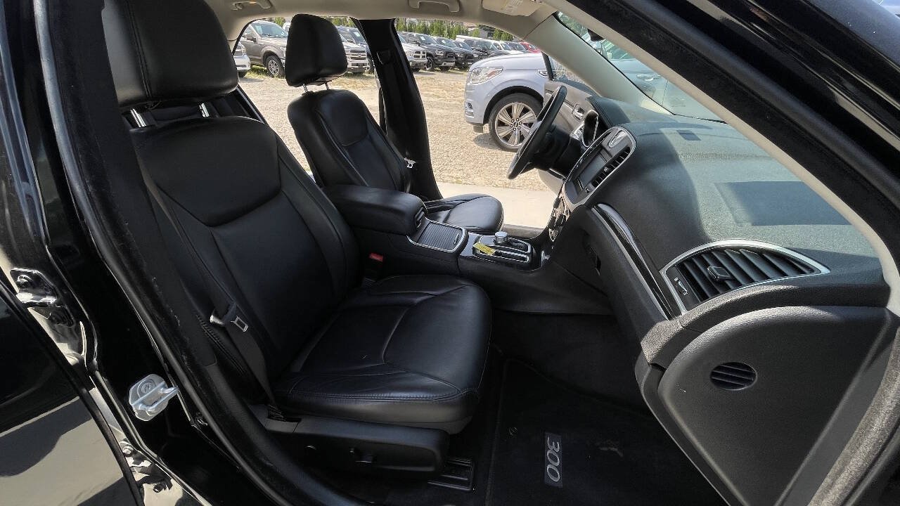 Used 2017 Chrysler 300 Limited RWD image 22