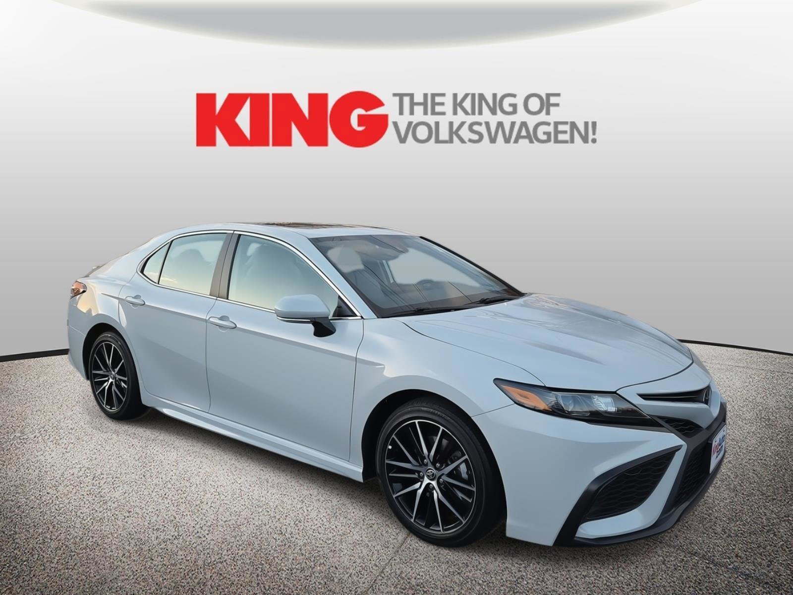 Used 2023 Toyota Camry SE image 1