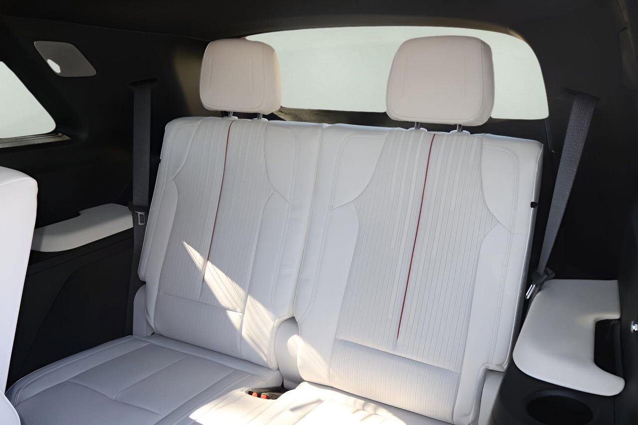 New 2026 Cadillac Vistiq Sport image 17