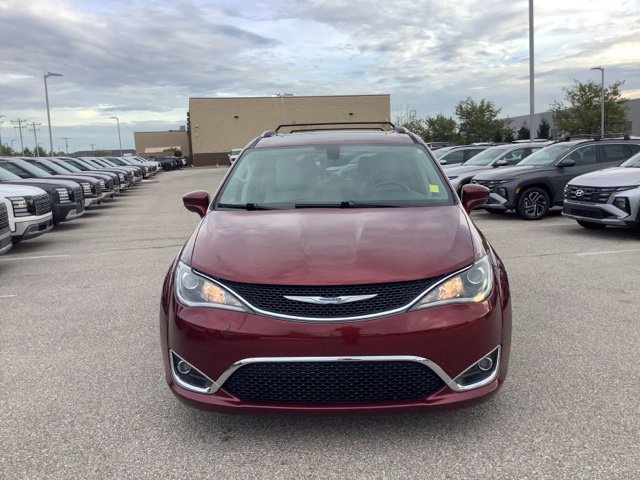Used 2018 Chrysler Pacifica Touring-L Plus FWD image 2