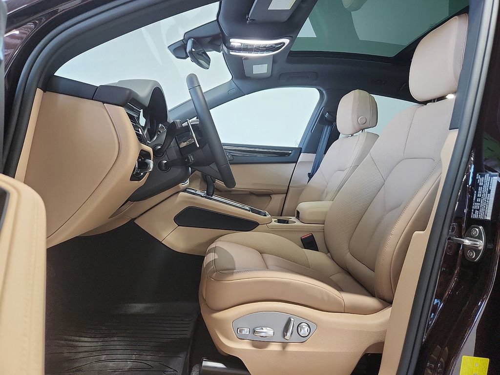 New 2026 Porsche Macan AWD/4WD image 5
