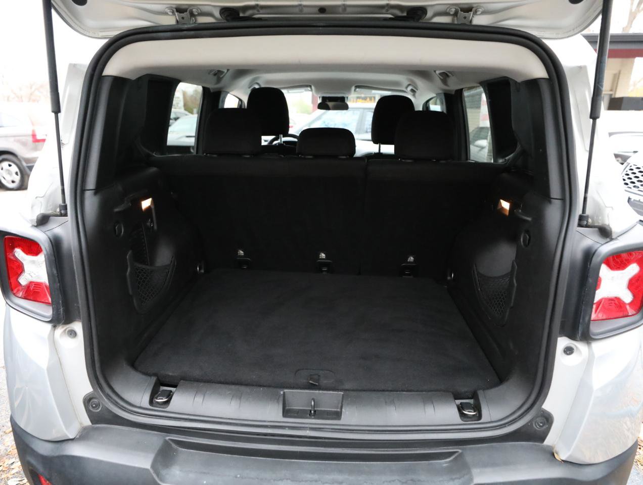 Used 2016 Jeep Renegade Latitude AWD/4WD image 13