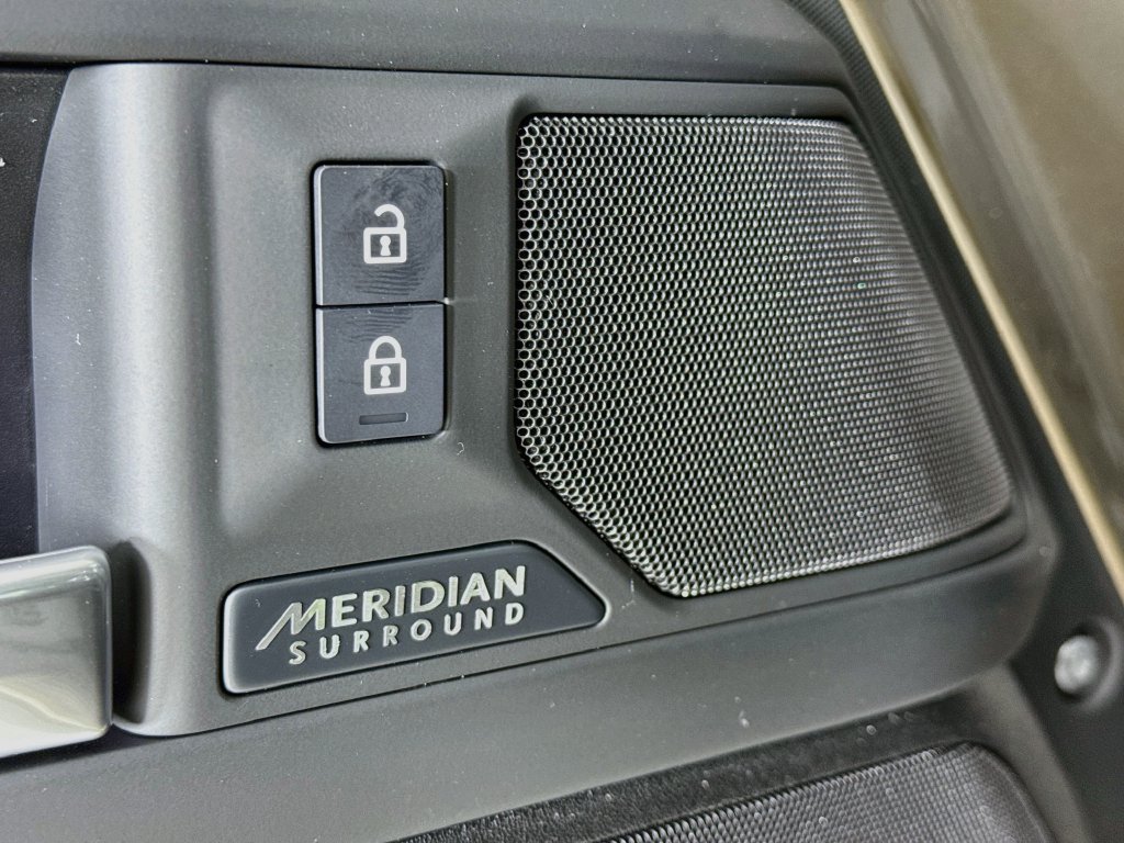 Used 2026 Land Rover Defender 110 X-Dynamic SE AWD/4WD image 23