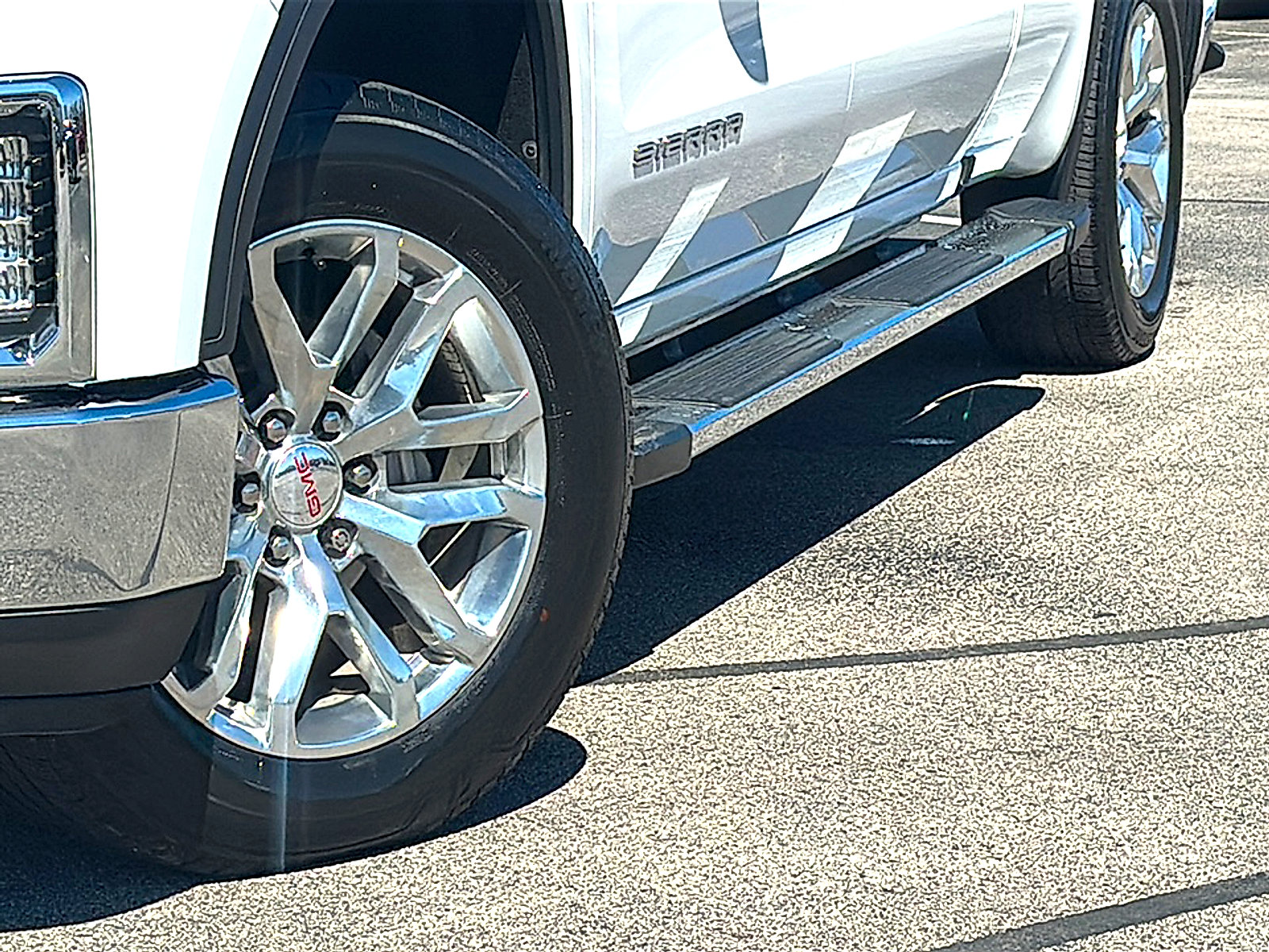 Used 2022 GMC Sierra 1500 SLT image 3