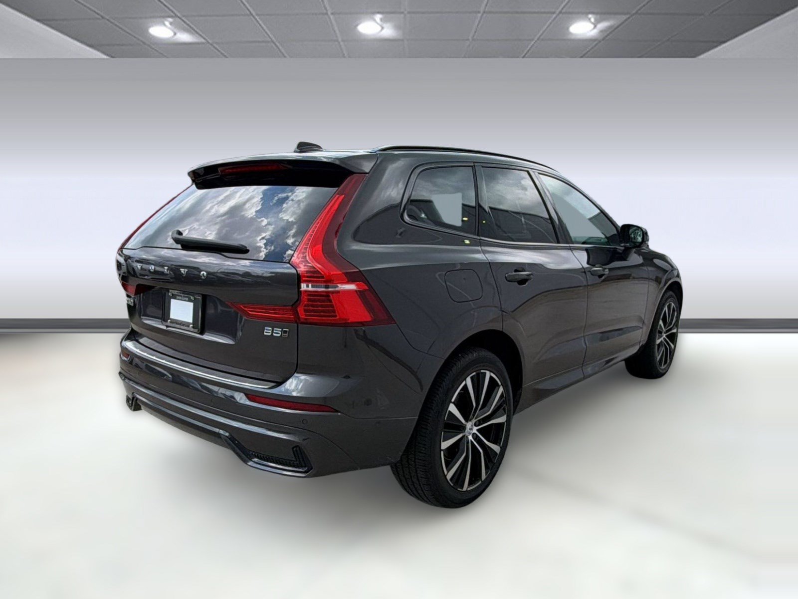 Used 2024 Volvo XC60 B5 Plus w/ Protection Package Premier AWD/4WD image 9