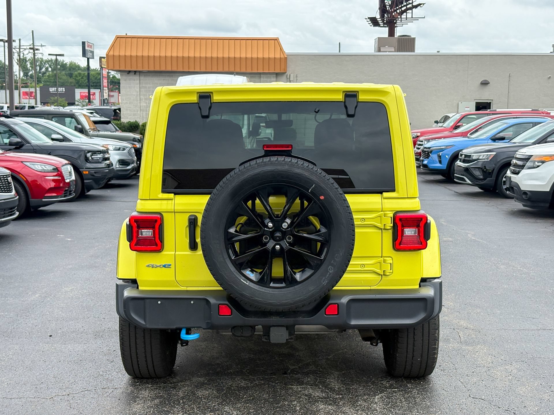 Used 2023 Jeep Wrangler Unlimited Sahara w/ Cold Weather Group AWD/4WD image 15