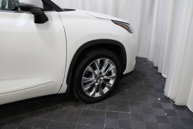 Used 2020 Toyota Highlander Limited image 12
