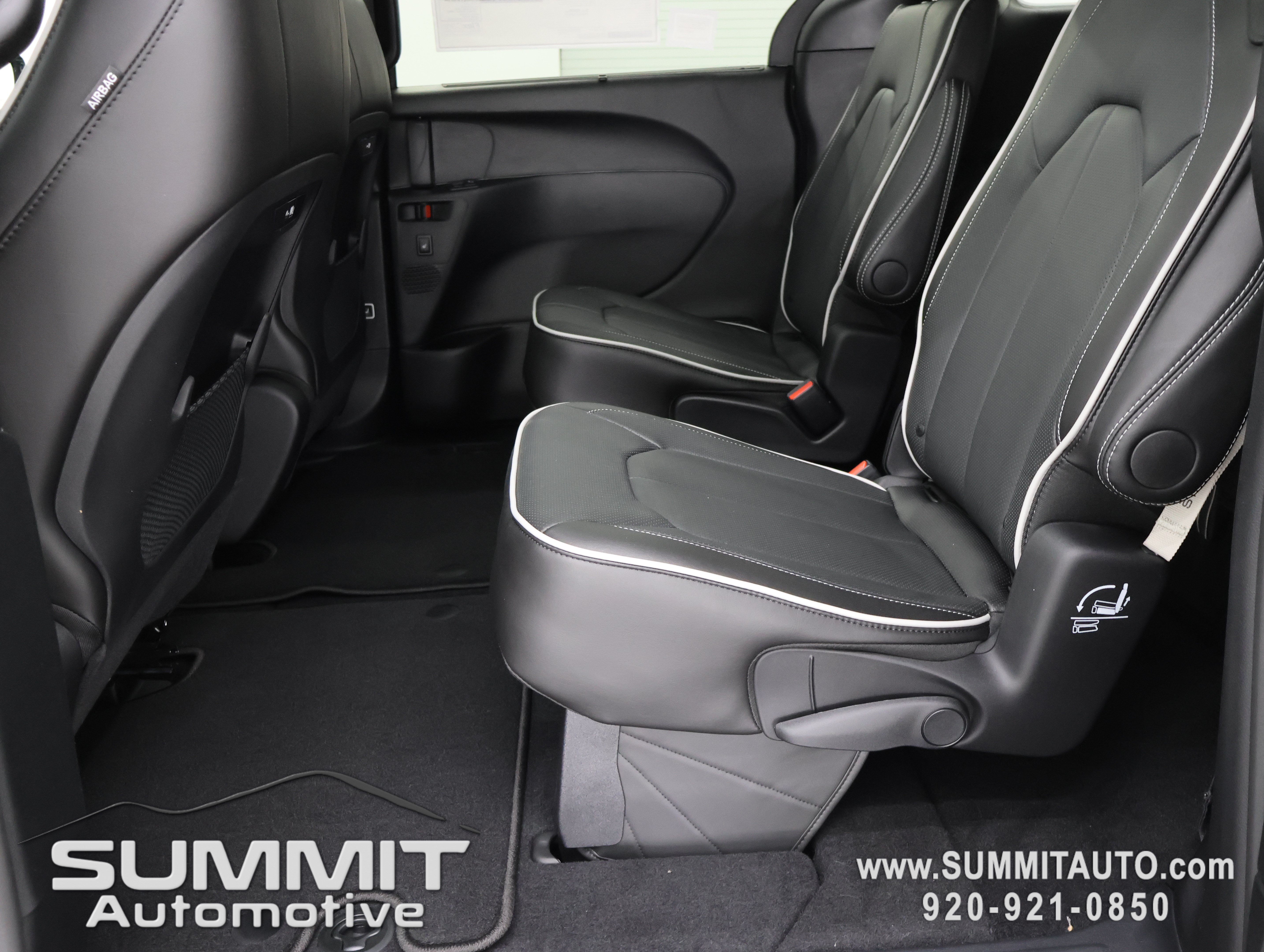 New 2027 Chrysler Pacifica Limited AWD/4WD image 41
