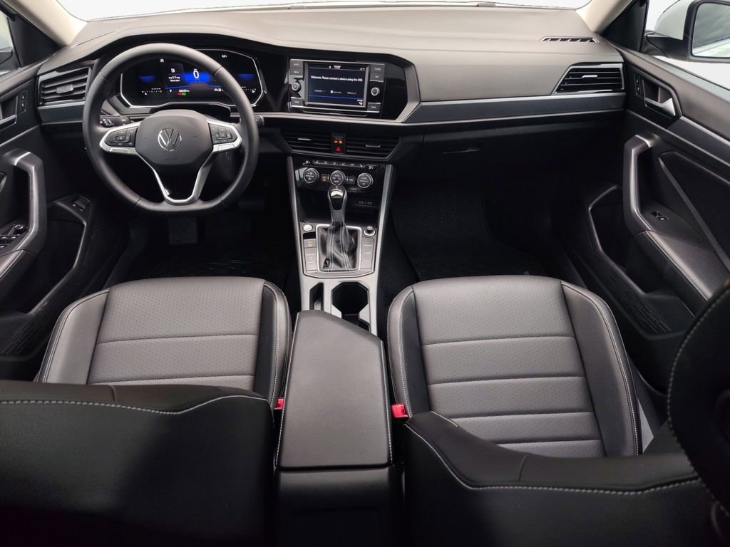 Used 2023 Volkswagen Jetta SE w/ Panoramic Sunroof Package image 3