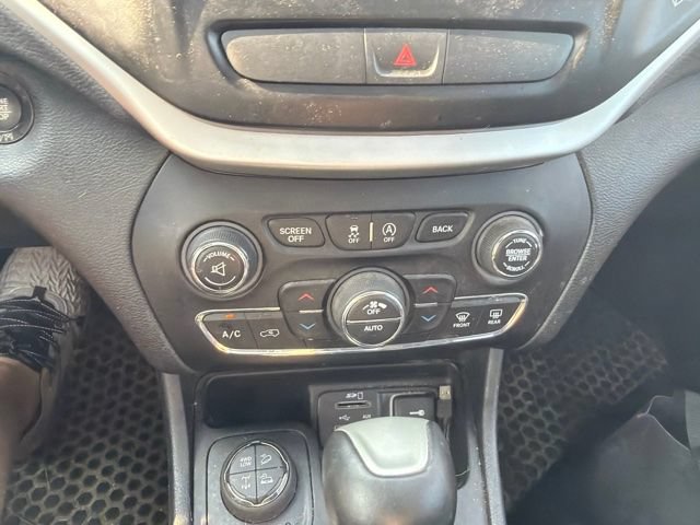 Used 2017 Jeep Cherokee Trailhawk w/ Comfort/Convenience Group AWD/4WD image 14