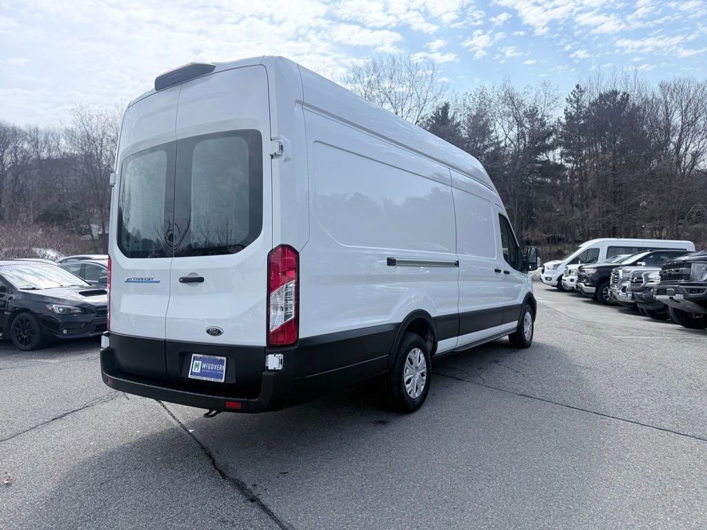 Used 2022 Ford E-Transit 148 High Roof Extended image 7