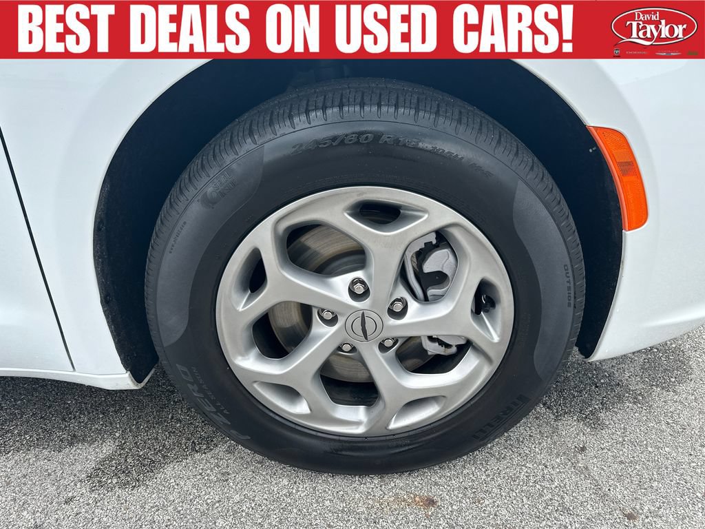Used 2023 Chrysler Pacifica Limited w/ Uconnect Theater Family Group AWD/4WD image 31