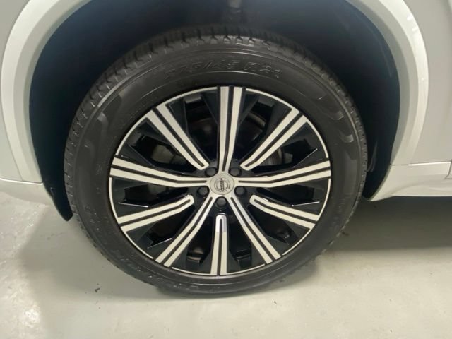 Used 2025 Volvo XC90 B5 Core AWD/4WD image 5