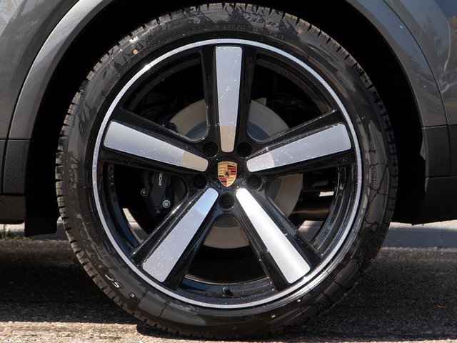 New 2026 Porsche Cayenne E-Hybrid image 13