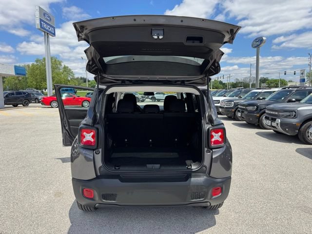Used 2019 Jeep Renegade Latitude w/ Cold Weather Group AWD/4WD image 33