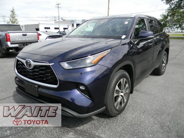 Used 2023 Toyota Highlander XLE AWD/4WD image 5