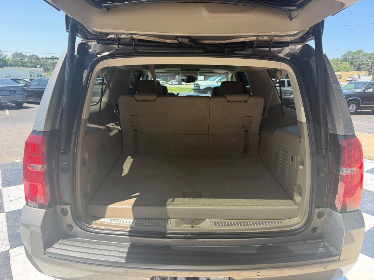 Used 2017 Chevrolet Suburban LT AWD/4WD image 8