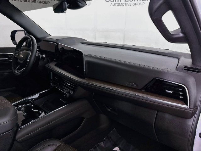 Used 2026 Chevrolet Tahoe High Country AWD/4WD image 32