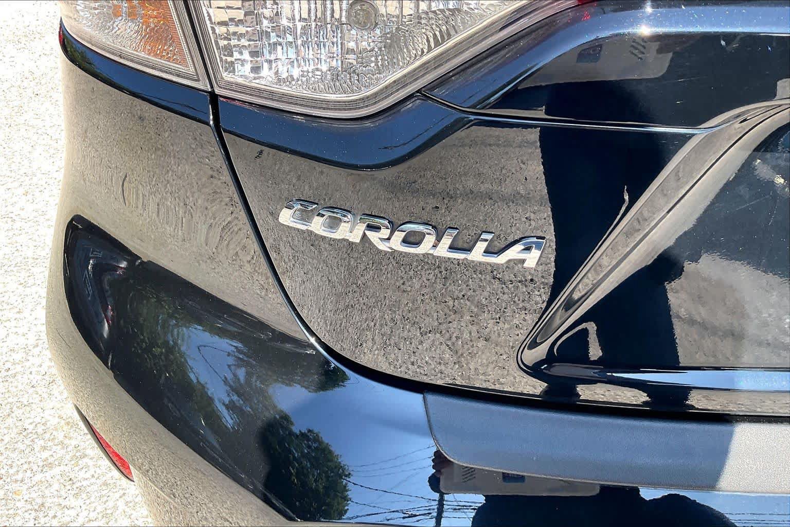 Used 2025 Toyota Corolla LE FWD image 8