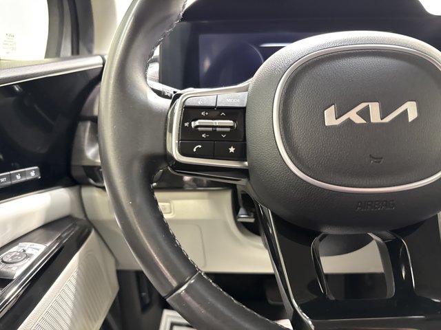Certified 2024 Kia Carnival SX FWD image 17