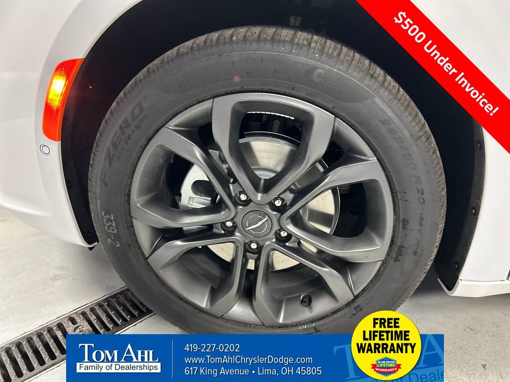 New 2026 Chrysler Pacifica Select image 9