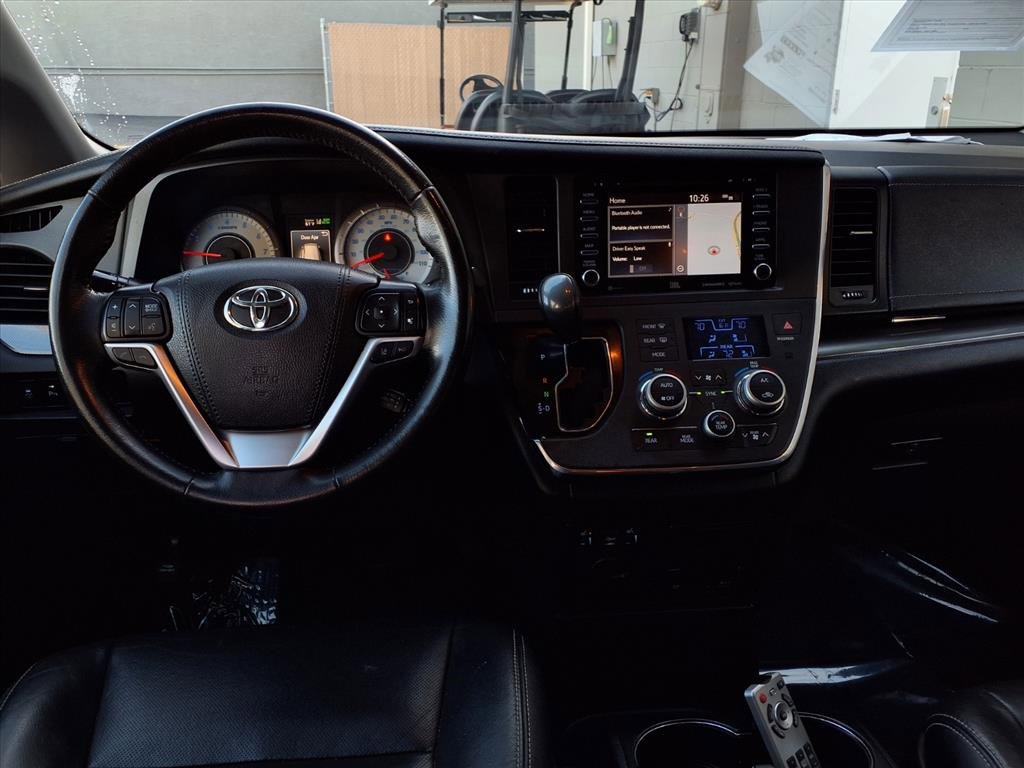 Certified 2019 Toyota Sienna SE Premium image 18