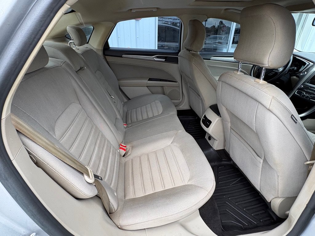 Used 2019 Ford Fusion SE FWD image 15
