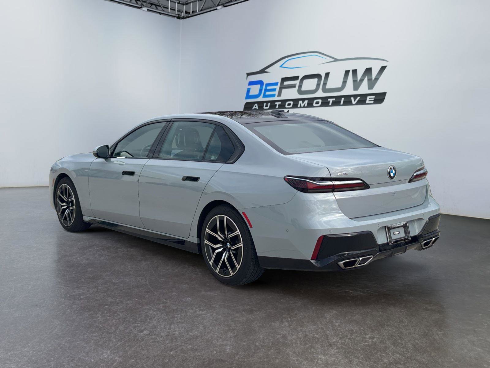 Certified 2023 BMW 760i xDrive image 5