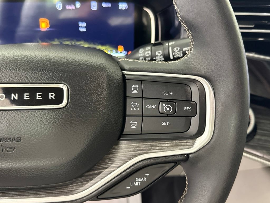 Certified 2023 Jeep Wagoneer Series III w/ Premium Group I AWD/4WD image 22