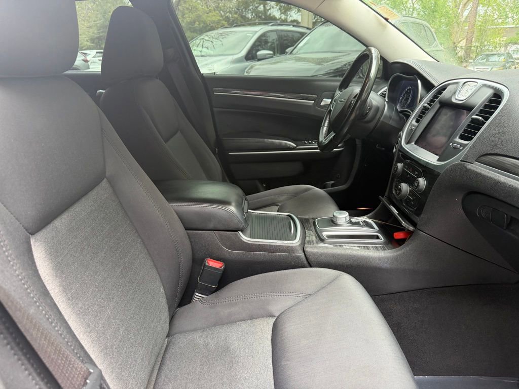 Used 2021 Chrysler 300 Touring w/ Sport Appearance Package image 9