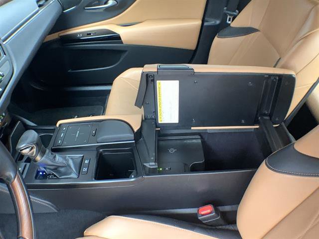 Certified 2022 Lexus ES 300h Ultra Luxury w/ Accessory Package 2 image 21