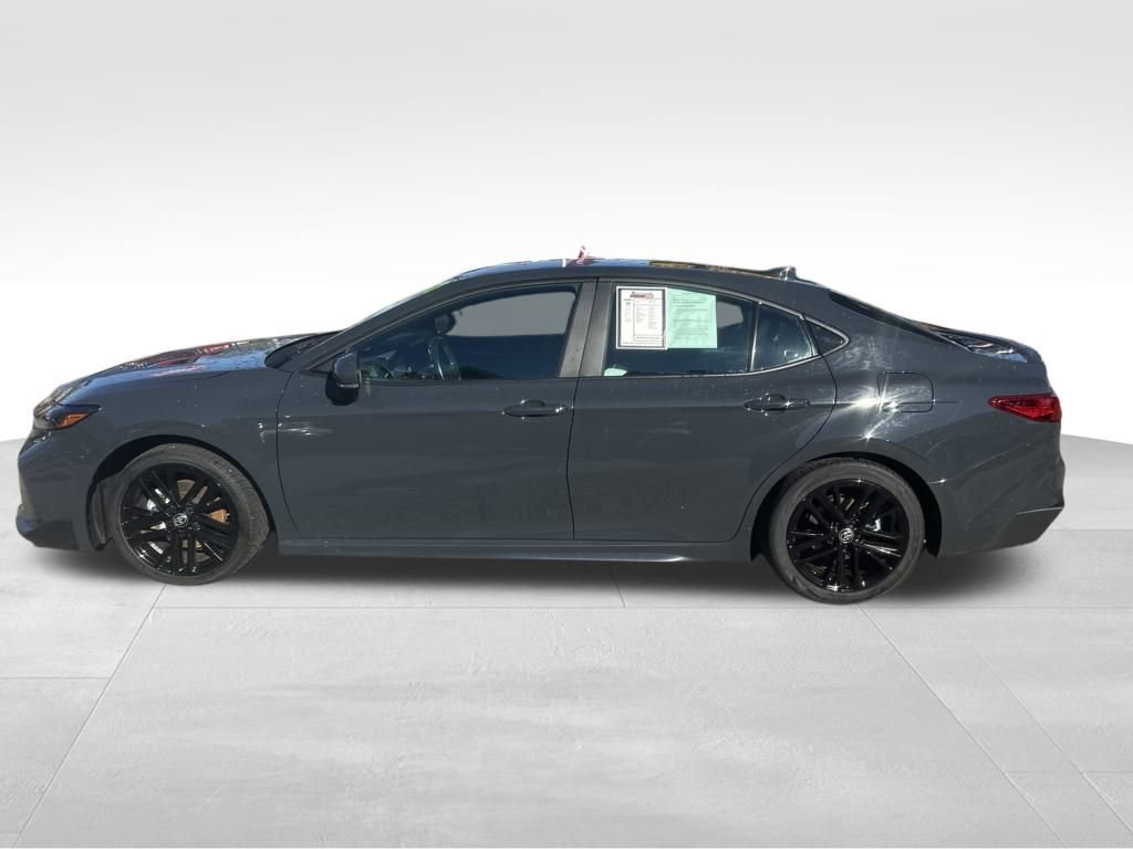 Used 2025 Toyota Camry SE image 12