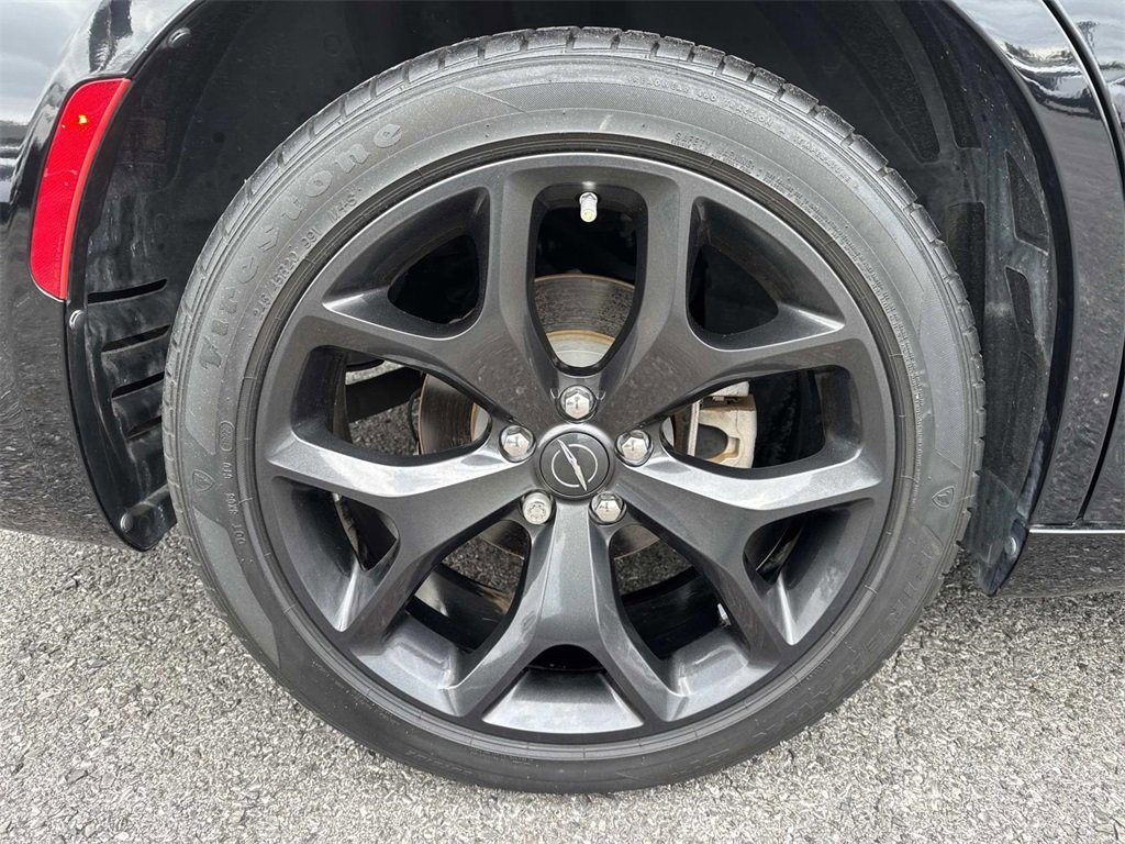 Used 2022 Chrysler 300 Touring w/ Sport Appearance Package image 9