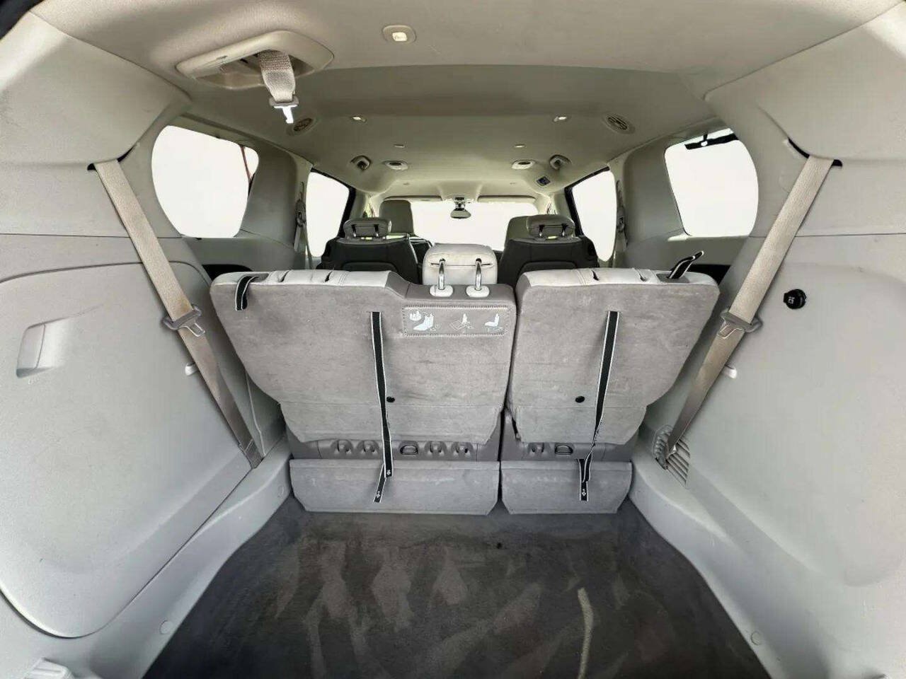 Used 2017 Chrysler Pacifica Touring-L FWD image 17